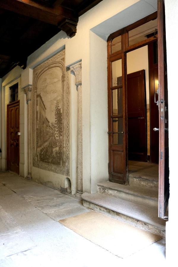 Historical Center Montenapoleone Loft Appartamento *